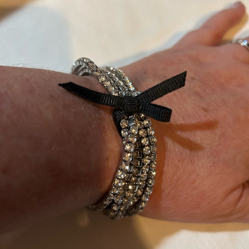 Stretchy Silver and Black Bow Bracelet